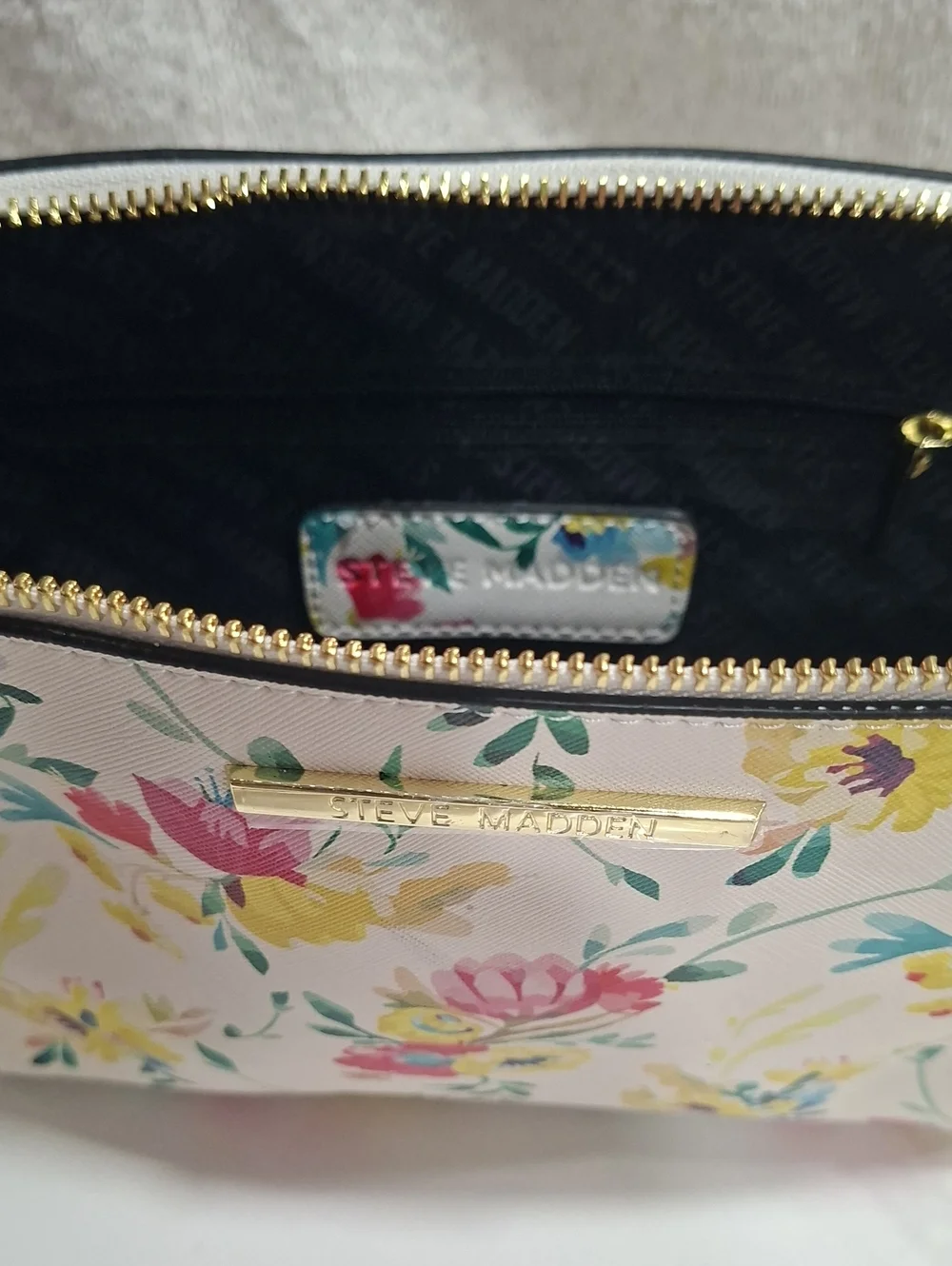 Crazy Deal Steve Madden Floral Zip Tote Bag in Cream